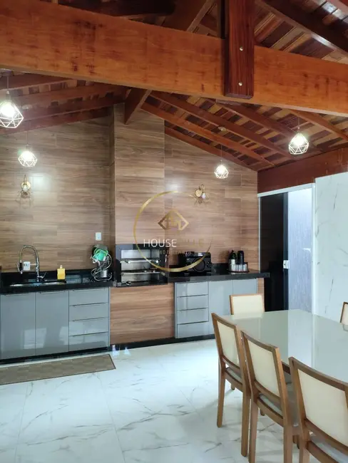 Foto 2 de Casa com 4 quartos à venda, 180m2 em Loteamento Villa Branca, Jacarei - SP