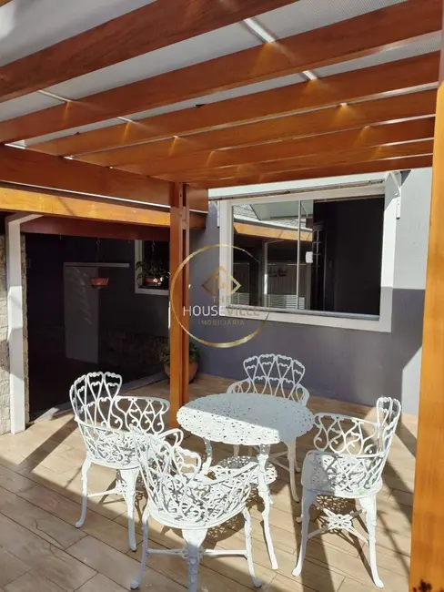 Foto 4 de Casa com 4 quartos à venda, 180m2 em Loteamento Villa Branca, Jacarei - SP