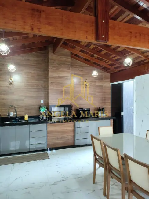 Foto 2 de Casa com 4 quartos à venda, 180m2 em Loteamento Villa Branca, Jacarei - SP