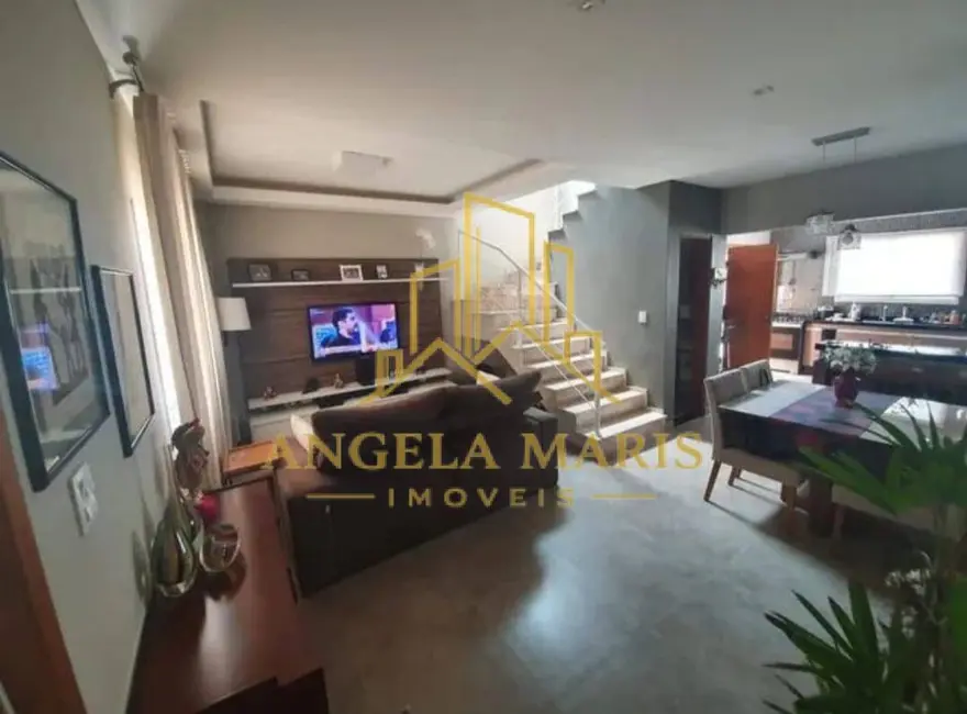 Foto 2 de Casa com 3 quartos à venda, 120m2 em Vila Areao, Taubate - SP