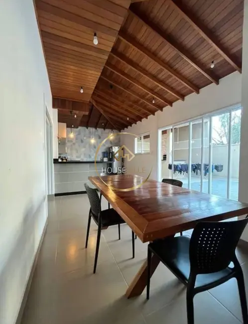 Foto 3 de Casa de Condomínio com 3 quartos à venda, 275m2 em Loteamento Villa Branca, Jacarei - SP