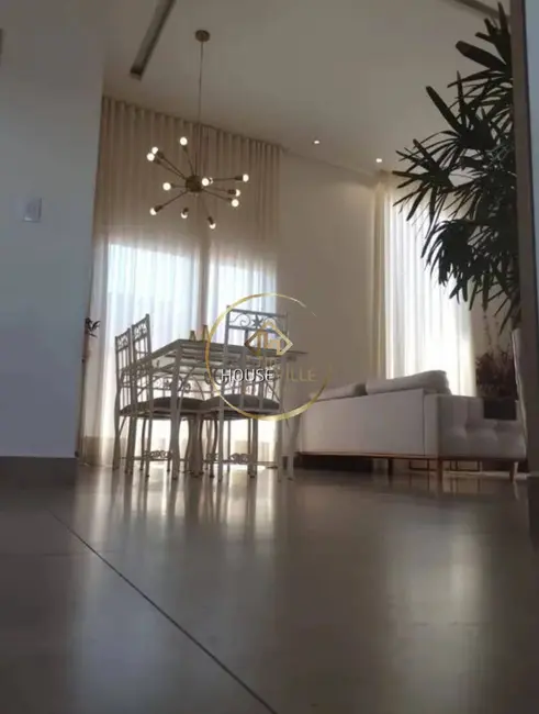 Foto 2 de Casa de Condomínio com 3 quartos à venda, 250m2 em Parque Residencial Maria Elmira, Cacapava - SP
