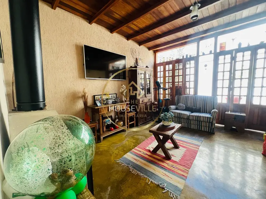 Foto 3 de Casa com 3 quartos à venda, 150m2 em Loteamento Villa Branca, Jacarei - SP