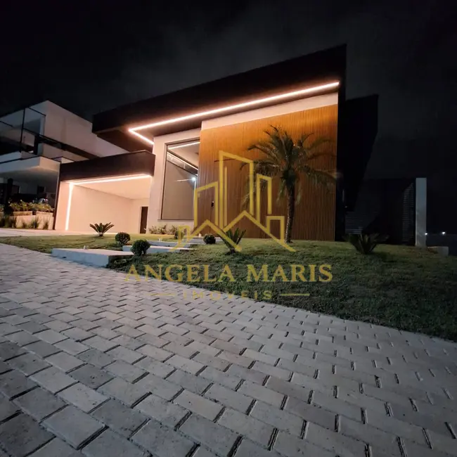 Casa de Condomínio com 3 quartos à venda, 450m2 em Sao Jose Dos Campos - SP - imagem 4 Foto 4 de Casa de Condomínio com 3 quartos à venda, 450m2 em Sao Jose Dos Campos - SP
