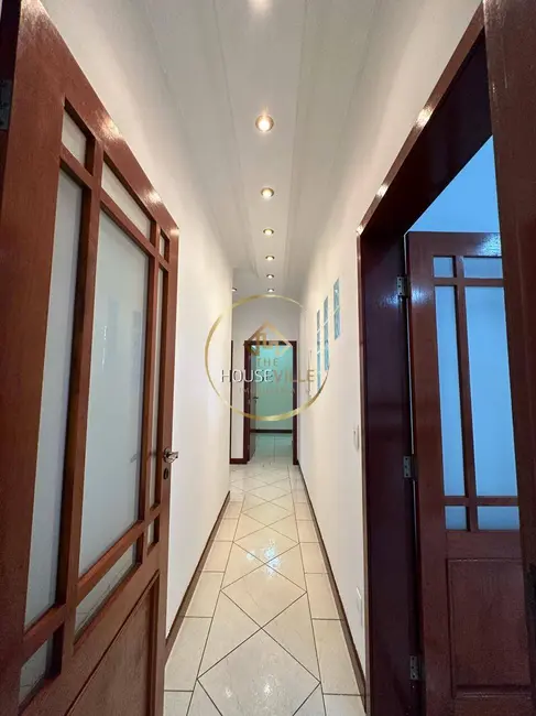 Foto 5 de Casa com 4 quartos à venda, 376m2 em Vila Resende, Cacapava - SP