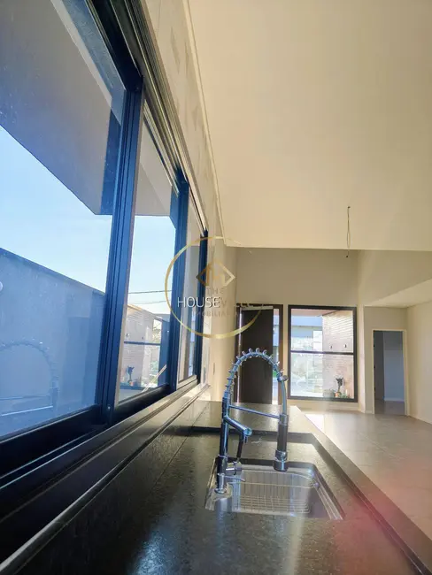 Casa de Condomínio com 3 quartos à venda, 160m2 em Sao Jose Dos Campos - SP - imagem 2 Foto 2 de Casa de Condomínio com 3 quartos à venda, 160m2 em Sao Jose Dos Campos - SP