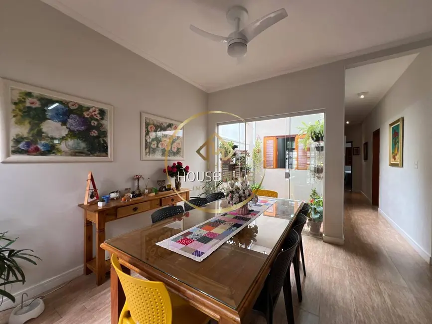 Foto 1 de Casa com 3 quartos à venda, 98m2 em Loteamento Villa Branca, Jacarei - SP