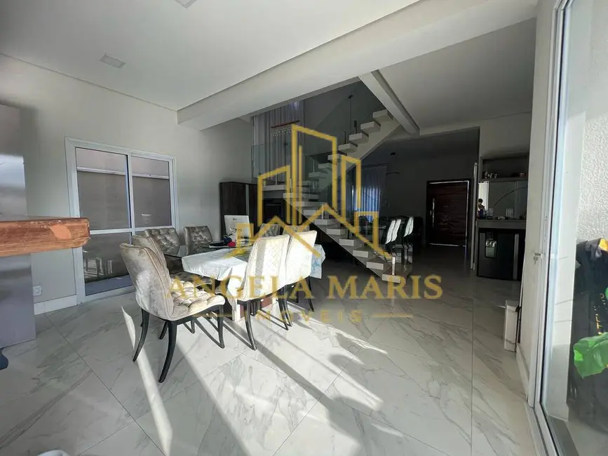 Casa de Condomínio com 4 quartos à venda, 320m2 em Sao Jose Dos Campos - SP - imagem 3 Foto 3 de Casa de Condomínio com 4 quartos à venda, 320m2 em Sao Jose Dos Campos - SP