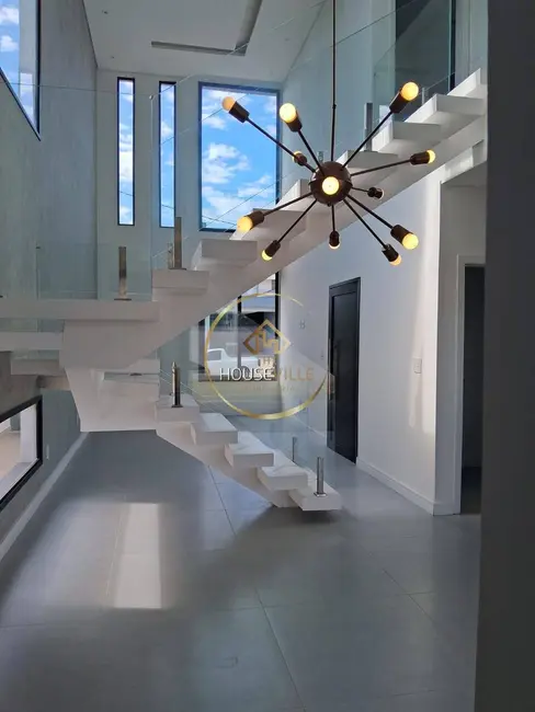 Casa de Condomínio com 3 quartos à venda, 270m2 em Cacapava - SP - imagem 2 Foto 2 de Casa de Condomínio com 3 quartos à venda, 270m2 em Cacapava - SP