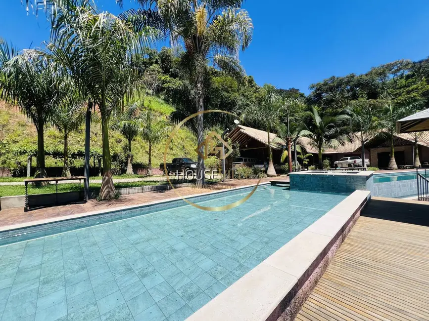 Sítio / Rancho com 7 quartos à venda, 121m2 em Paraibuna - SP - imagem 4 Foto 4 de Sítio / Rancho com 7 quartos à venda, 121m2 em Paraibuna - SP