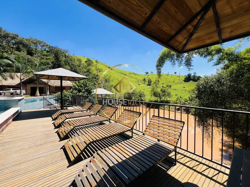 Sítio / Rancho com 7 quartos à venda, 121m2 em Paraibuna - SP - imagem 3 Foto 3 de Sítio / Rancho com 7 quartos à venda, 121m2 em Paraibuna - SP
