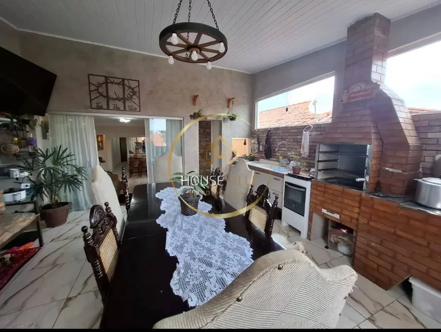 Casa com 2 quartos à venda, 145m2 em Sao Jose Dos Campos - SP - imagem 2 Foto 2 de Casa com 2 quartos à venda, 145m2 em Sao Jose Dos Campos - SP