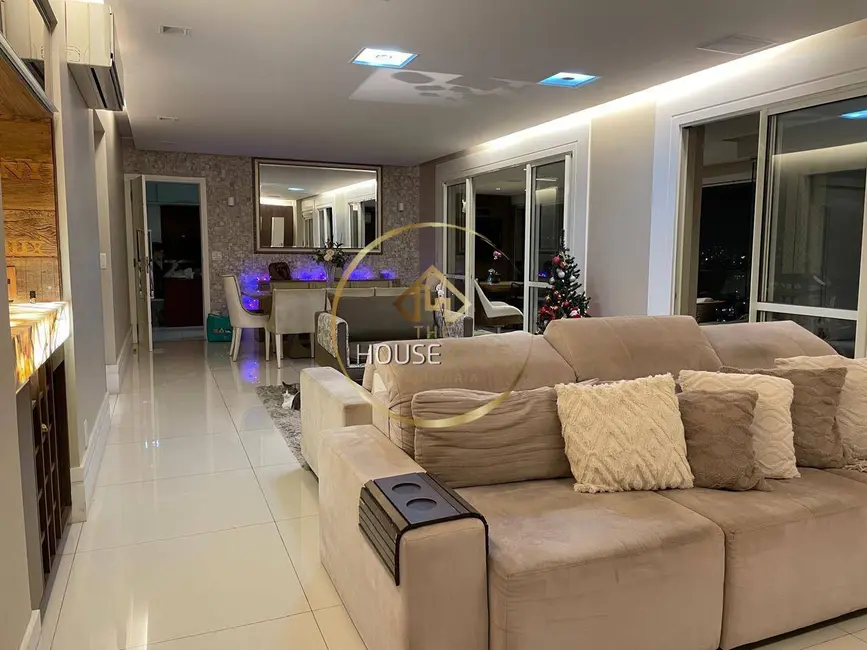 Apartamento com 3 quartos à venda, 194m2 em Sao Jose Dos Campos - SP - imagem 9 Foto 9 de Apartamento com 3 quartos à venda, 194m2 em Sao Jose Dos Campos - SP