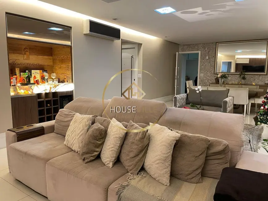 Apartamento com 3 quartos à venda, 194m2 em Sao Jose Dos Campos - SP - imagem 4 Foto 4 de Apartamento com 3 quartos à venda, 194m2 em Sao Jose Dos Campos - SP