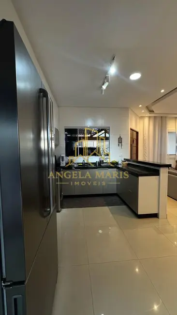 Casa com 4 quartos à venda, 133m2 em Sao Jose Dos Campos - SP - imagem 3 Foto 3 de Casa com 4 quartos à venda, 133m2 em Sao Jose Dos Campos - SP