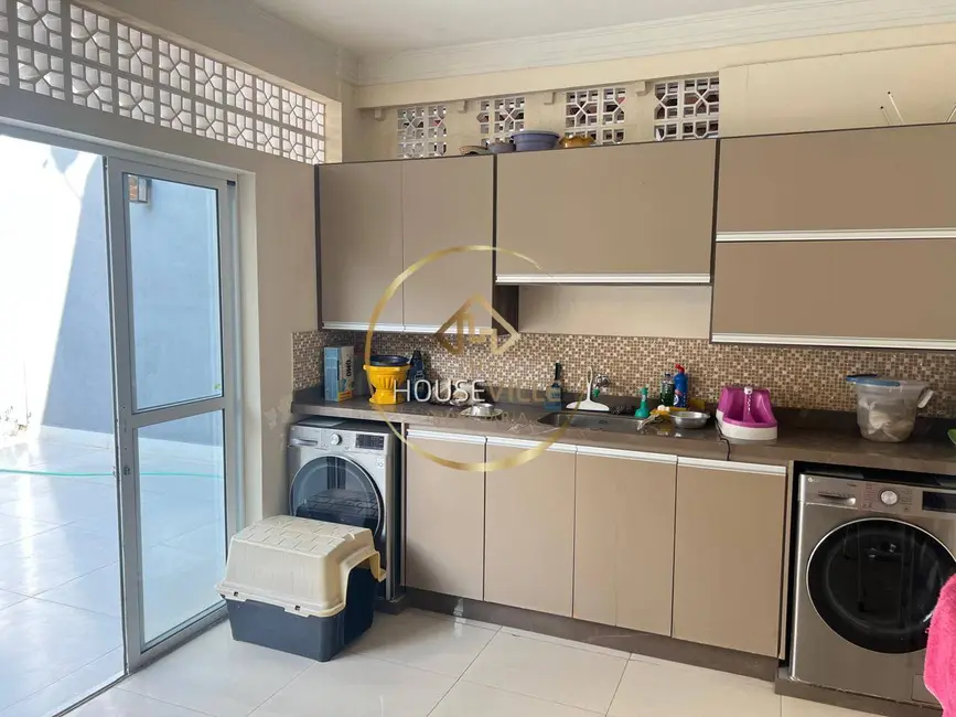 Casa com 4 quartos à venda, 296m2 em Sao Jose Dos Campos - SP - imagem 8 Foto 8 de Casa com 4 quartos à venda, 296m2 em Sao Jose Dos Campos - SP