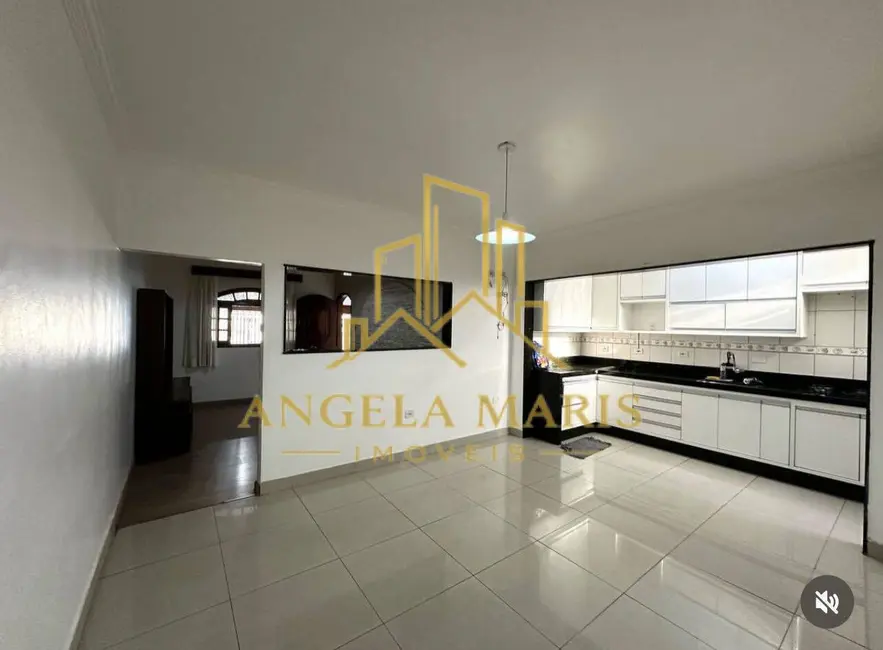 Casa com 4 quartos à venda, 161m2 em Sao Jose Dos Campos - SP - imagem 3 Foto 3 de Casa com 4 quartos à venda, 161m2 em Sao Jose Dos Campos - SP