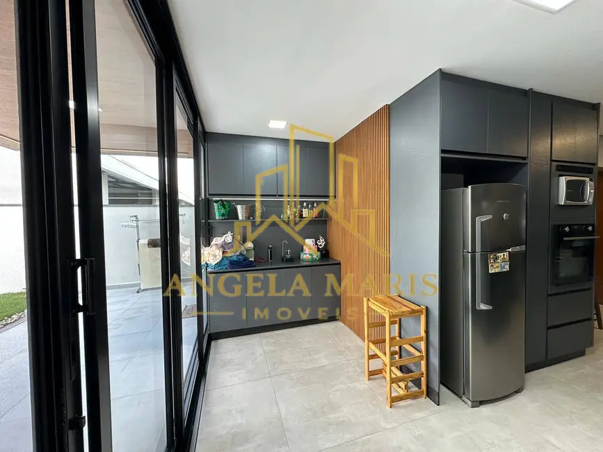 Foto 4 de Casa de Condomínio com 4 quartos à venda, 182m2 em Jardim Jacinto, Jacarei - SP