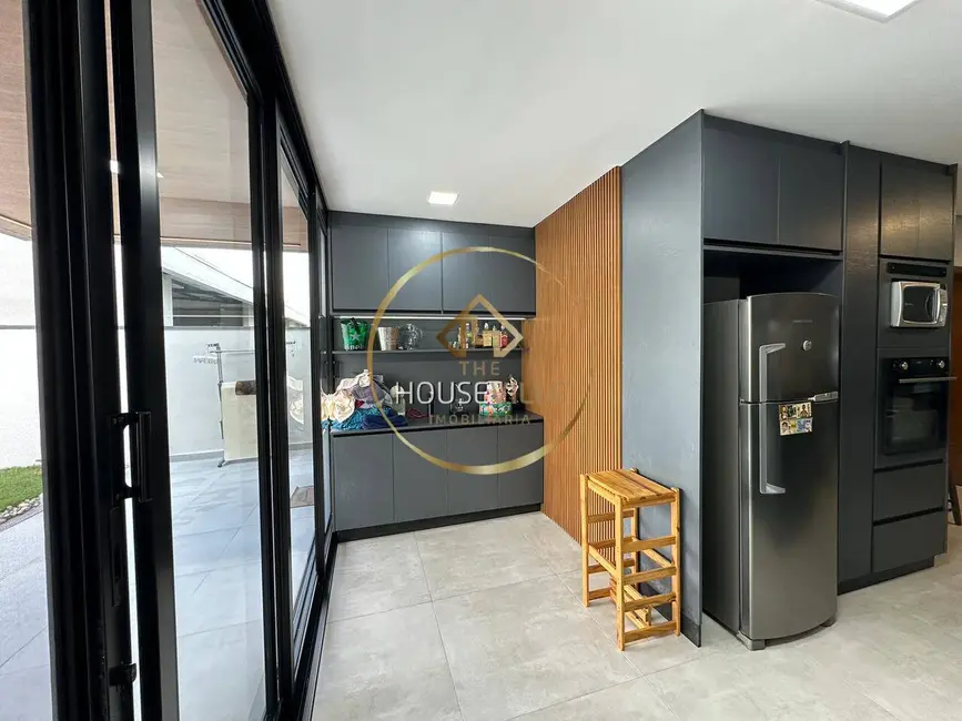 Casa de Condomínio com 4 quartos à venda, 182m2 em Jardim Jacinto, Jacarei - SP - imagem 8 Foto 8 de Casa de Condomínio com 4 quartos à venda, 182m2 em Jardim Jacinto, Jacarei - SP