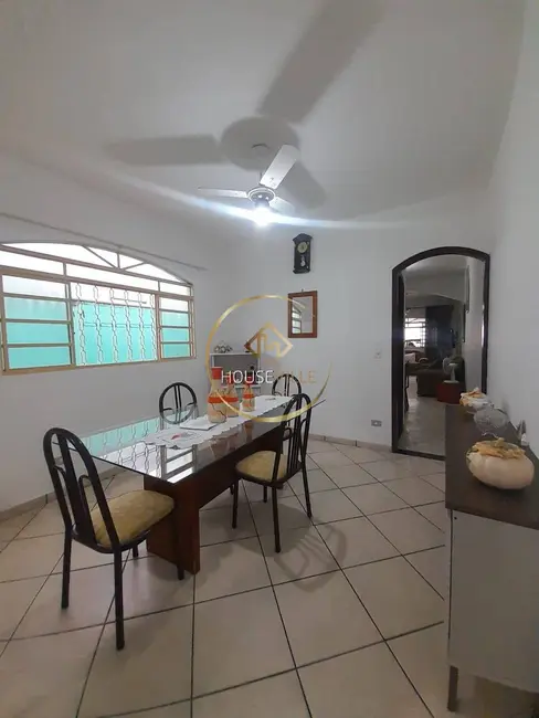 Casa com 3 quartos à venda, 165m2 em Sao Jose Dos Campos - SP - imagem 5 Foto 5 de Casa com 3 quartos à venda, 165m2 em Sao Jose Dos Campos - SP