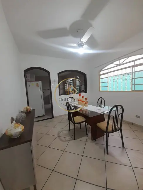 Casa com 3 quartos à venda, 165m2 em Sao Jose Dos Campos - SP - imagem 4 Foto 4 de Casa com 3 quartos à venda, 165m2 em Sao Jose Dos Campos - SP