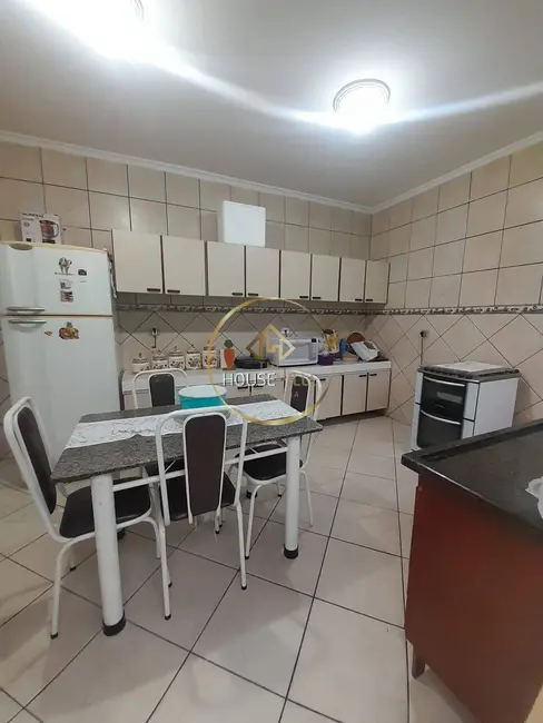 Casa com 3 quartos à venda, 165m2 em Sao Jose Dos Campos - SP - imagem 8 Foto 8 de Casa com 3 quartos à venda, 165m2 em Sao Jose Dos Campos - SP
