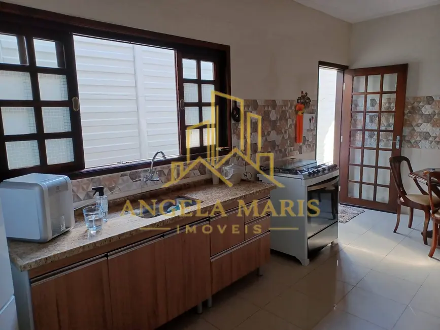 Casa com 4 quartos à venda, 199m2 em Sao Jose Dos Campos - SP - imagem 3 Foto 3 de Casa com 4 quartos à venda, 199m2 em Sao Jose Dos Campos - SP