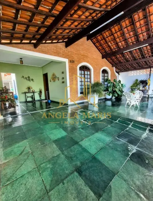 Casa com 4 quartos à venda, 199m2 em Sao Jose Dos Campos - SP - imagem 1 Foto 1 de Casa com 4 quartos à venda, 199m2 em Sao Jose Dos Campos - SP