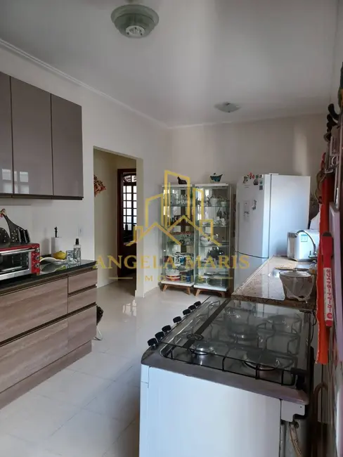 Casa com 4 quartos à venda, 199m2 em Sao Jose Dos Campos - SP - imagem 4 Foto 4 de Casa com 4 quartos à venda, 199m2 em Sao Jose Dos Campos - SP