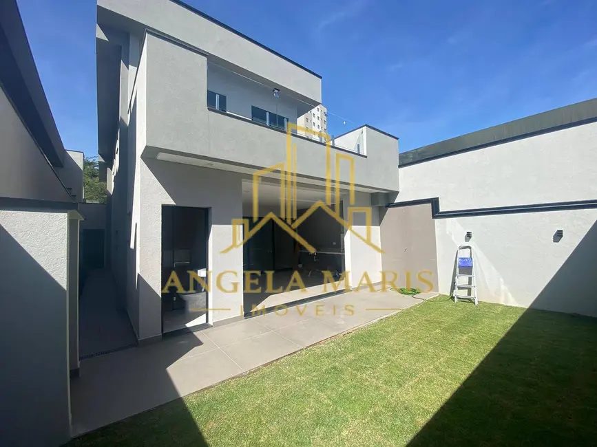 Foto 8 de Casa de Condomínio com 3 quartos à venda, 220m2 em Jardim Jacinto, Jacarei - SP
