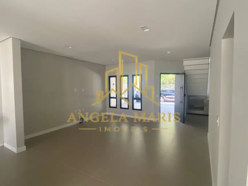 Foto 3 de Casa de Condomínio com 3 quartos à venda, 220m2 em Jardim Jacinto, Jacarei - SP