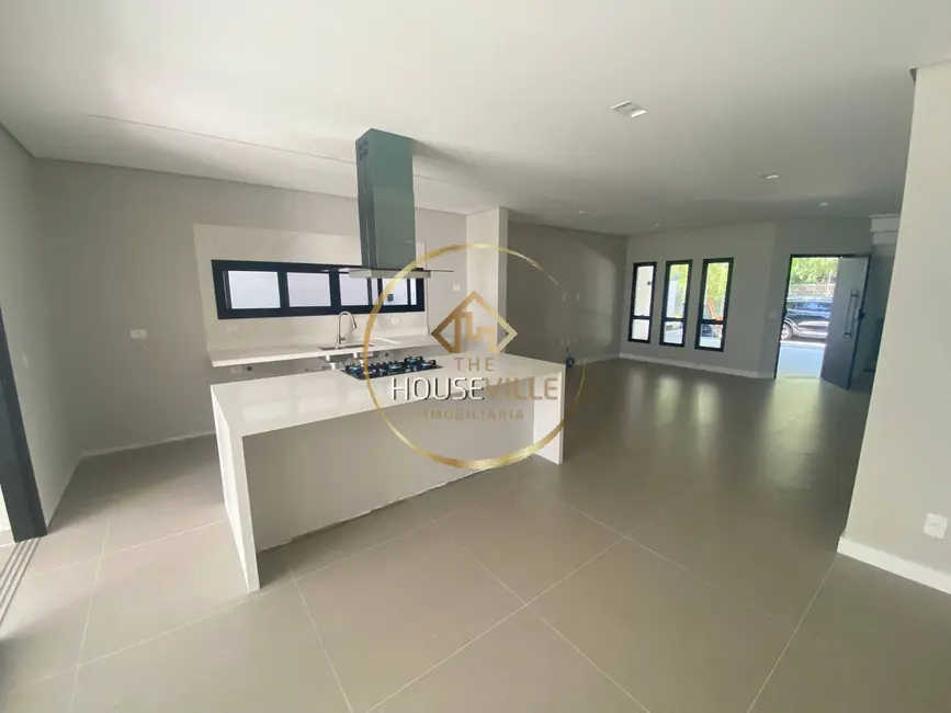 Foto 6 de Casa de Condomínio com 3 quartos à venda, 220m2 em Jardim Jacinto, Jacarei - SP
