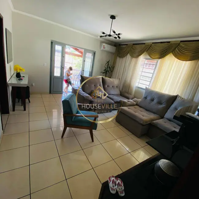 Foto 3 de Casa com 3 quartos à venda, 250m2 em Sao Jose Dos Campos - SP