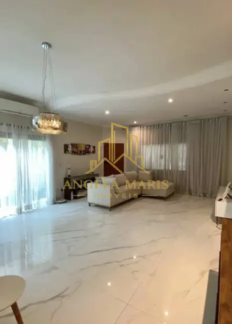 Casa com 3 quartos à venda, 200m2 em Sao Jose Dos Campos - SP - imagem 3 Foto 3 de Casa com 3 quartos à venda, 200m2 em Sao Jose Dos Campos - SP