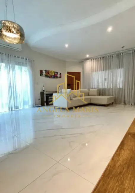 Casa com 3 quartos à venda, 200m2 em Sao Jose Dos Campos - SP - imagem 1 Foto 1 de Casa com 3 quartos à venda, 200m2 em Sao Jose Dos Campos - SP