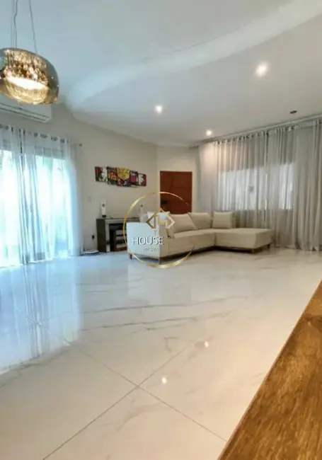 Foto 2 de Casa com 3 quartos à venda, 200m2 em Sao Jose Dos Campos - SP