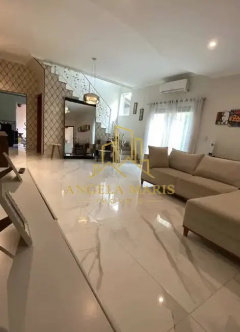 Casa com 3 quartos à venda, 200m2 em Sao Jose Dos Campos - SP - imagem 2 Foto 2 de Casa com 3 quartos à venda, 200m2 em Sao Jose Dos Campos - SP