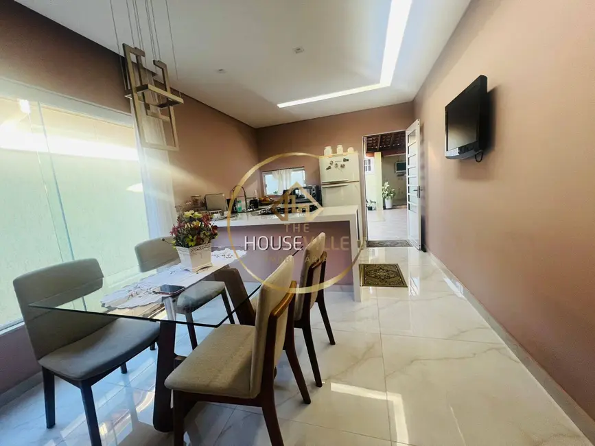 Casa com 3 quartos à venda, 250m2 em Sao Jose Dos Campos - SP - imagem 4 Foto 4 de Casa com 3 quartos à venda, 250m2 em Sao Jose Dos Campos - SP