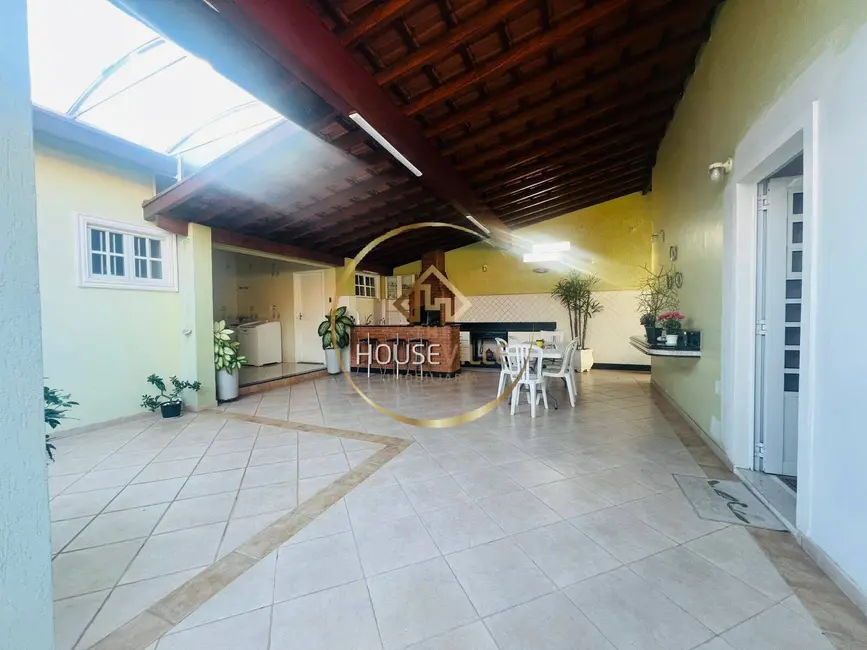 Casa com 3 quartos à venda, 250m2 em Sao Jose Dos Campos - SP - imagem 6 Foto 6 de Casa com 3 quartos à venda, 250m2 em Sao Jose Dos Campos - SP