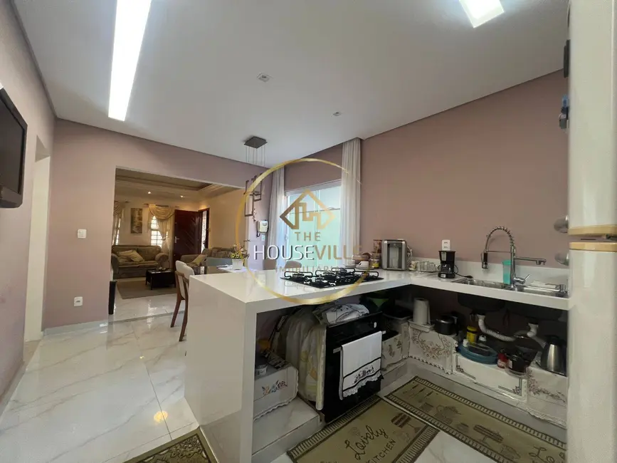 Casa com 3 quartos à venda, 250m2 em Sao Jose Dos Campos - SP - imagem 8 Foto 8 de Casa com 3 quartos à venda, 250m2 em Sao Jose Dos Campos - SP