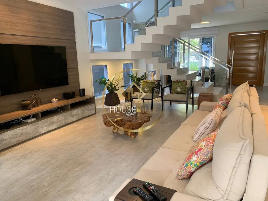 Foto 2 de Casa de Condomínio com 5 quartos à venda, 350m2 em Sao Jose Dos Campos - SP