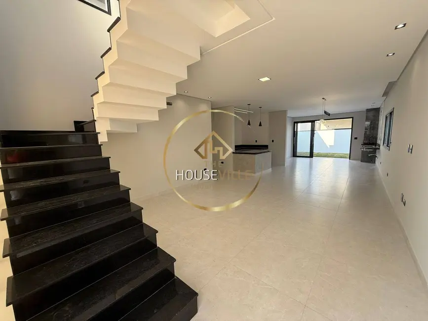 Foto 3 de Casa de Condomínio com 3 quartos à venda, 211m2 em Jardim Jacinto, Jacarei - SP