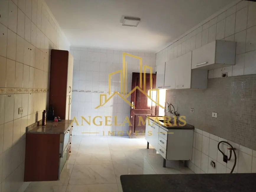 Casa com 4 quartos à venda, 191m2 em Santa Cruz dos Lázaros, Jacarei - SP - imagem 2 Foto 2 de Casa com 4 quartos à venda, 191m2 em Santa Cruz dos Lázaros, Jacarei - SP