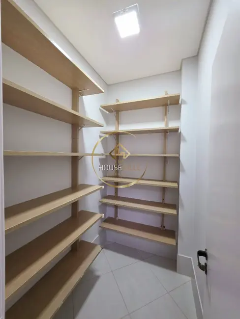 Casa de Condomínio com 4 quartos à venda, 245m2 em Sao Jose Dos Campos - SP - imagem 5 Foto 5 de Casa de Condomínio com 4 quartos à venda, 245m2 em Sao Jose Dos Campos - SP