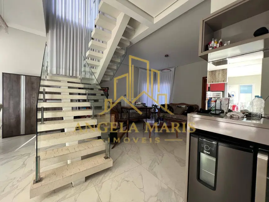 Foto 6 de Casa de Condomínio com 3 quartos à venda, 380m2 em Jardim Jacinto, Jacarei - SP