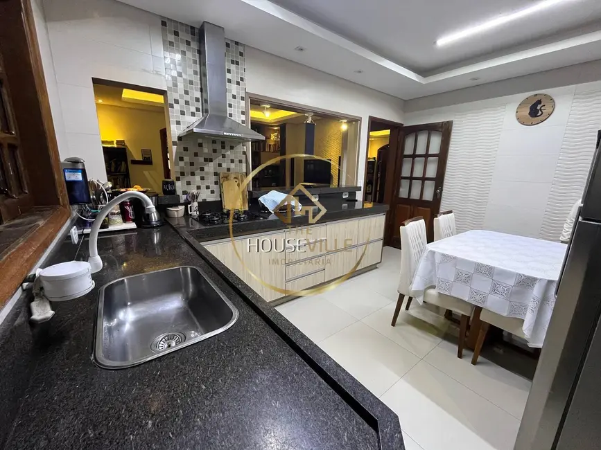 Casa com 4 quartos à venda e para alugar, 156m2 em Sao Jose Dos Campos - SP - imagem 2 Foto 2 de Casa com 4 quartos à venda e para alugar, 156m2 em Sao Jose Dos Campos - SP
