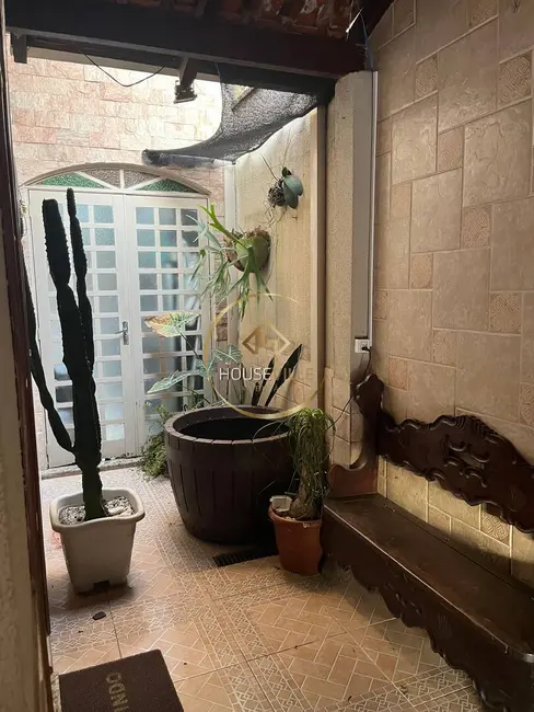 Casa com 4 quartos à venda e para alugar, 156m2 em Sao Jose Dos Campos - SP - imagem 9 Foto 9 de Casa com 4 quartos à venda e para alugar, 156m2 em Sao Jose Dos Campos - SP