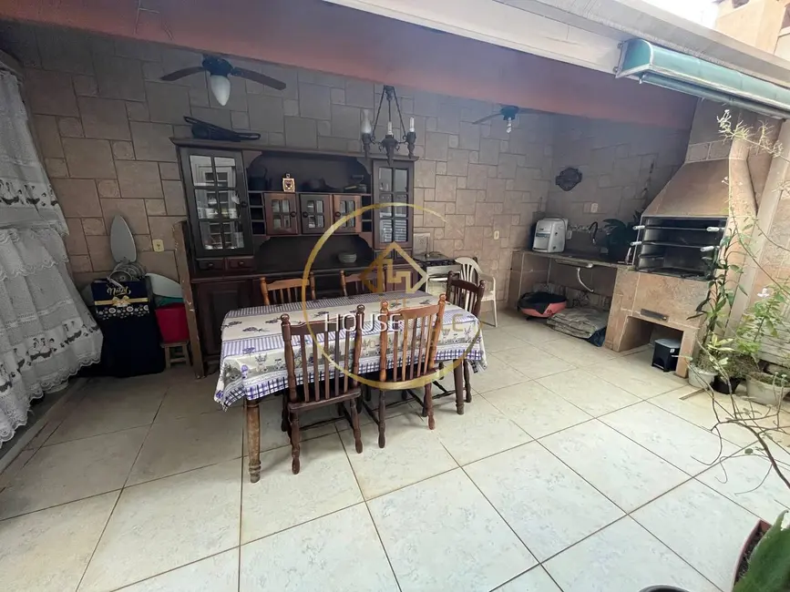 Casa com 4 quartos à venda e para alugar, 156m2 em Sao Jose Dos Campos - SP - imagem 6 Foto 6 de Casa com 4 quartos à venda e para alugar, 156m2 em Sao Jose Dos Campos - SP