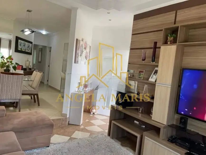 Foto 4 de Casa com 3 quartos à venda, 180m2 em Jardim Terras de São João, Jacarei - SP