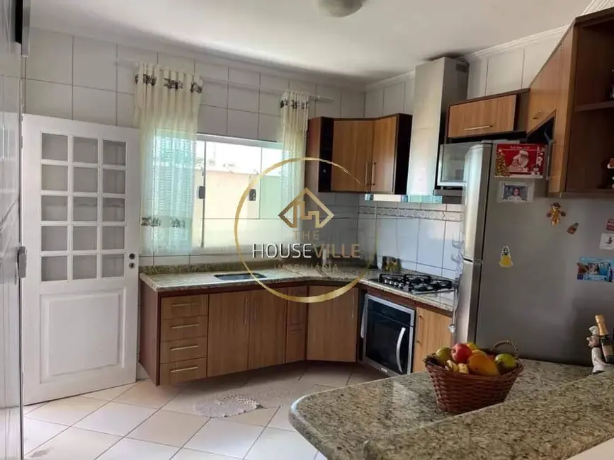 Foto 5 de Casa com 3 quartos à venda, 180m2 em Jardim Terras de São João, Jacarei - SP
